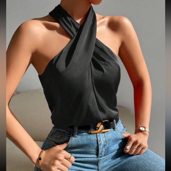 🖤🔥NWOT- Stunning Solid Halter Neck Top SZ S🖤🔥 - Picture 1 of 9